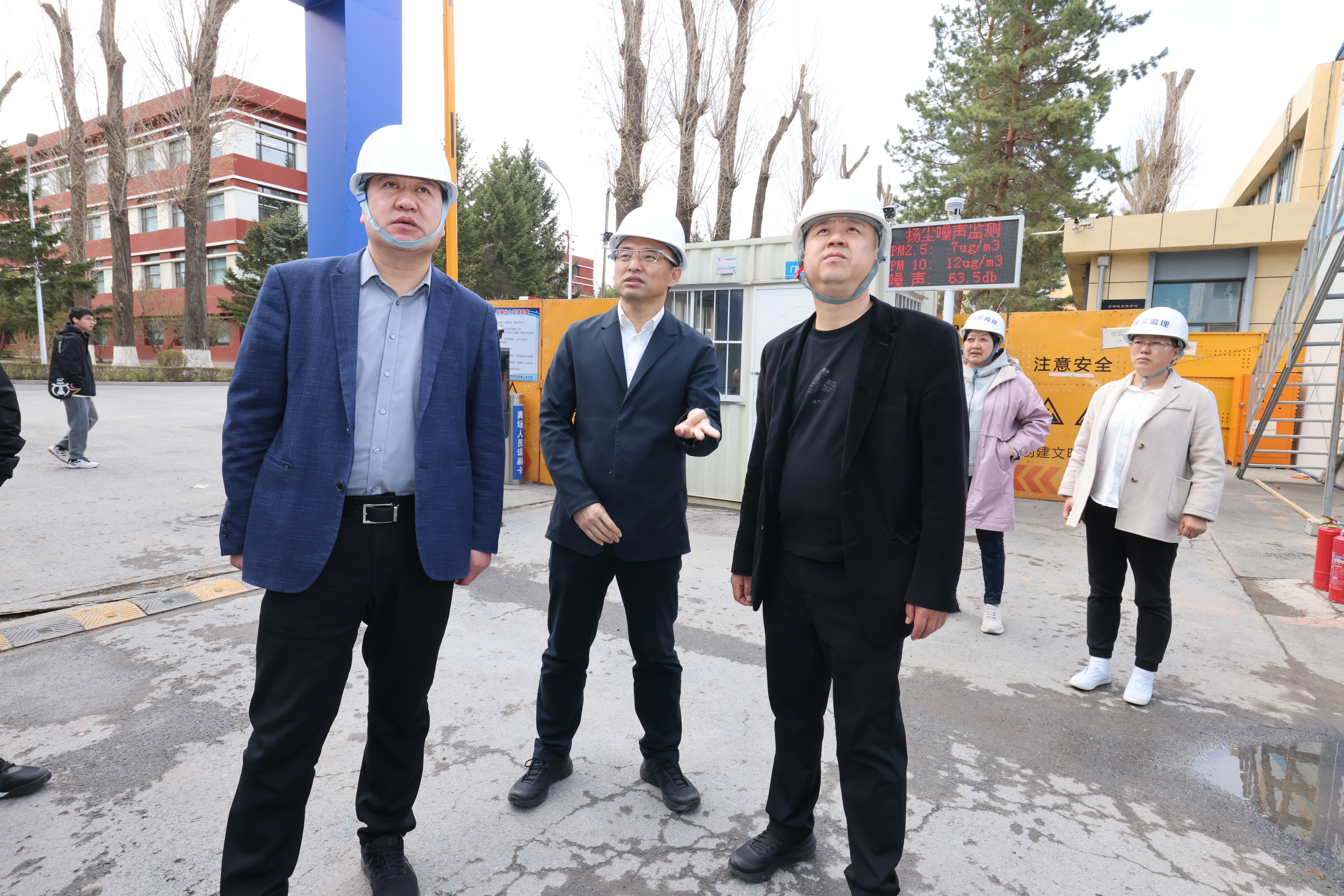 丁世海副书记“五一”假前检查校园安全工作