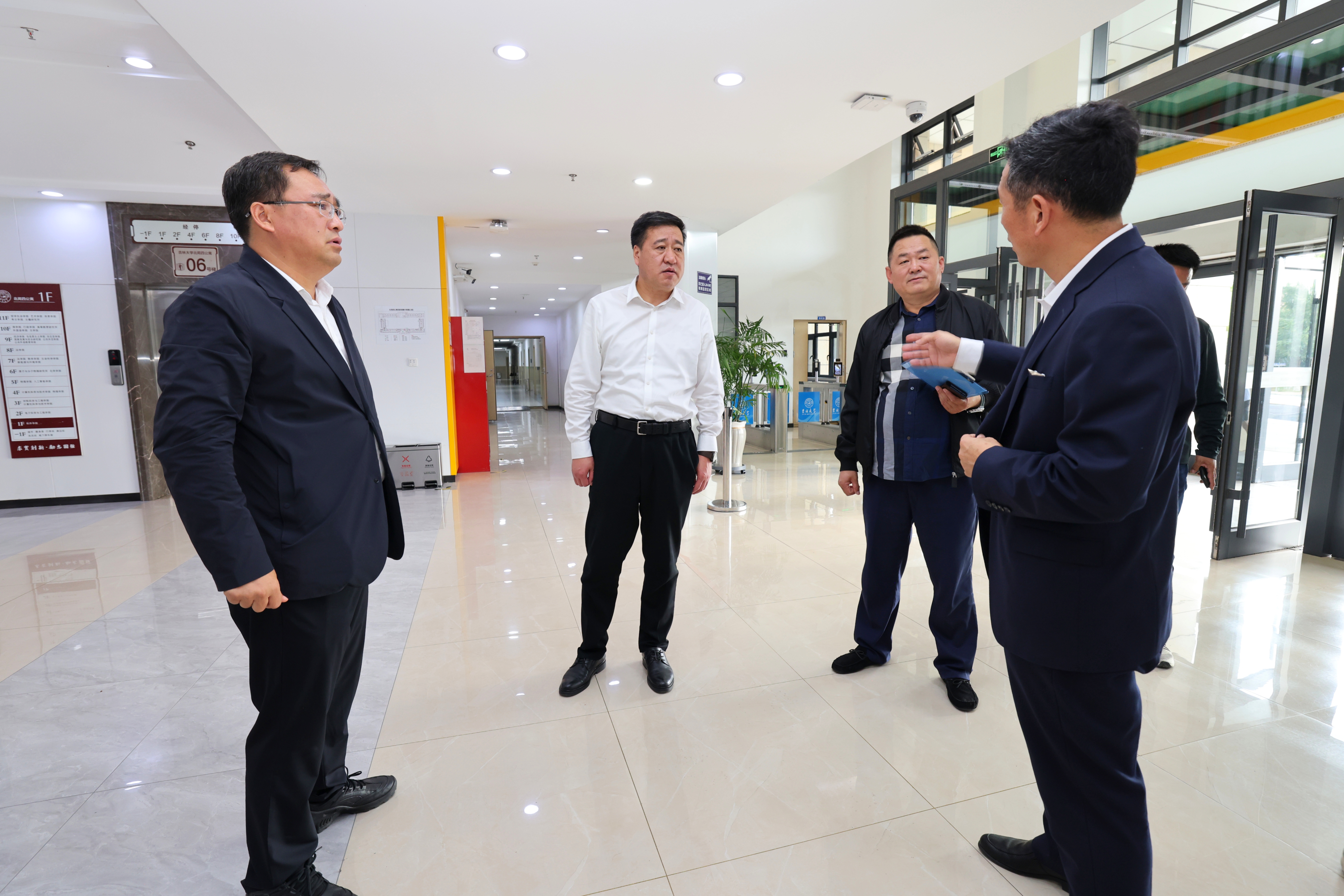 丁世海副书记带队督导检查校园安全生产情况